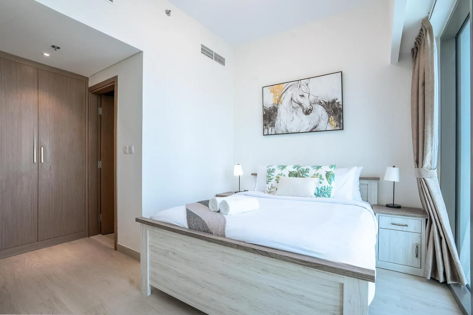 Rh - Stunning Canal View 01 Bedroom With Top Amenities, Newly Furnished Dubai 0*,