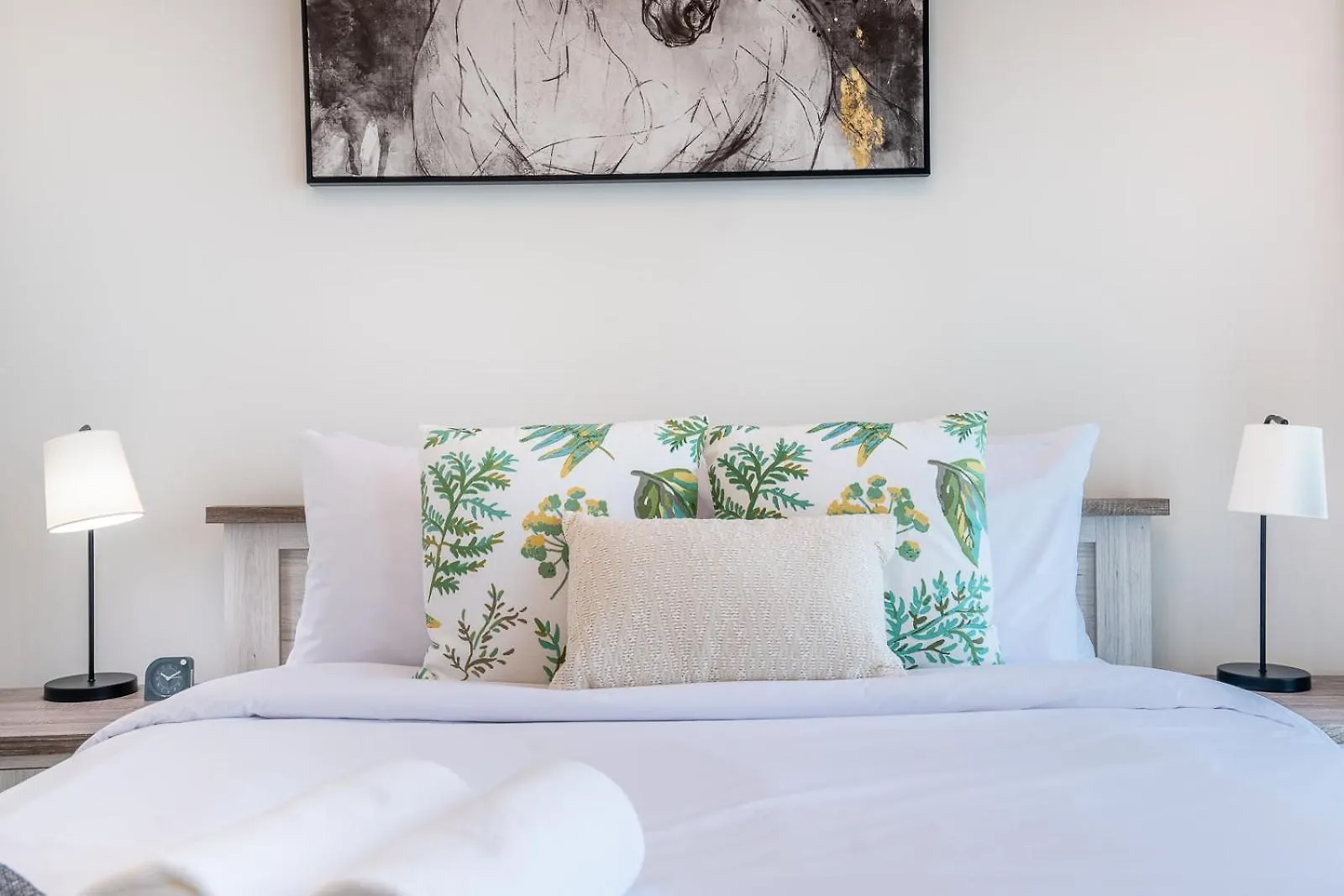 Rh - Stunning Canal View 01 Bedroom With Top Amenities, Newly Furnished Dubai Apartment