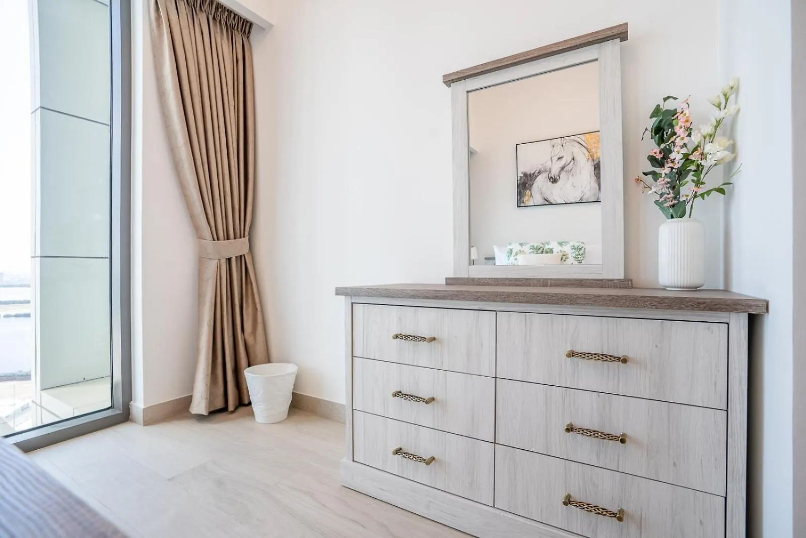 Apartment Rh - Stunning Canal View 01 Bedroom With Top Amenities, Newly Furnished Dubai